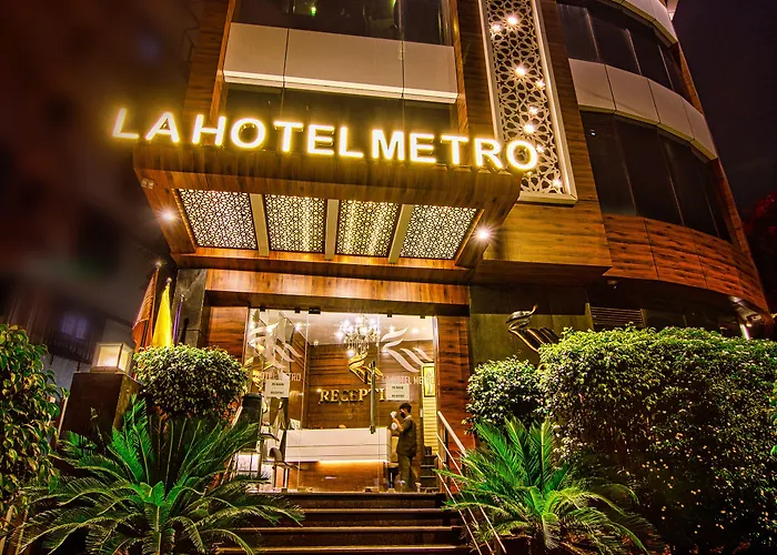 La Hotel Metro Near Bkc
